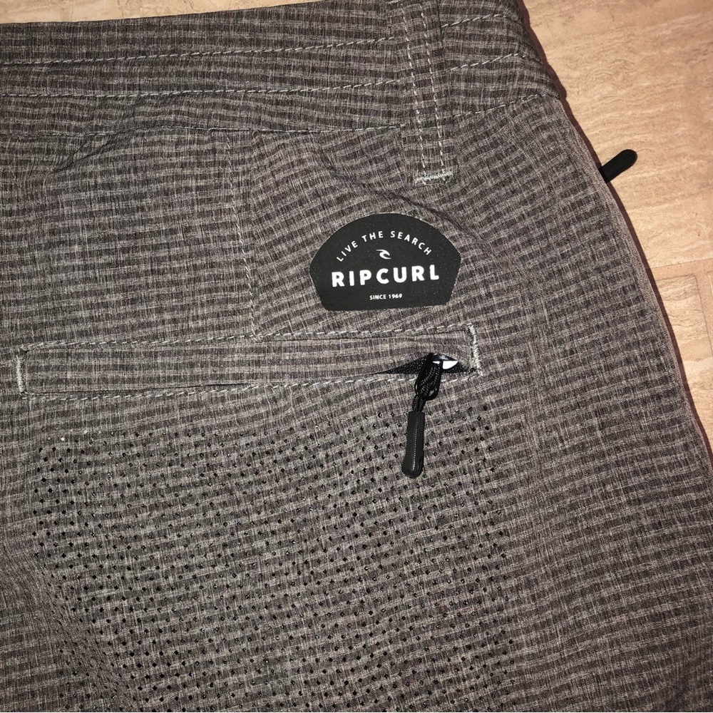 Rip Curl Boardwalk Gray & Black Shorts Size 32 - Picture 3 of 4